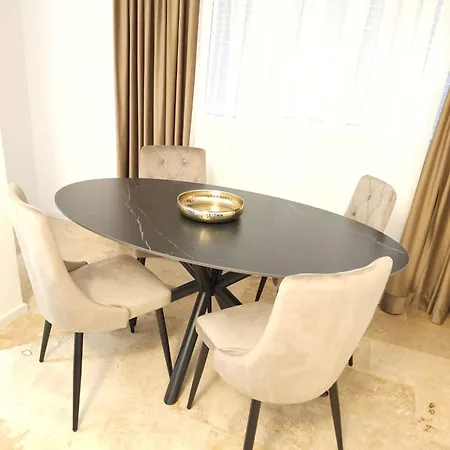 Summerland Apartament *
